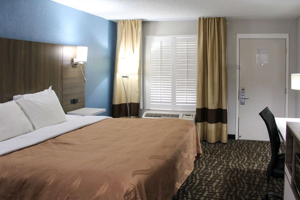 Standard Room, 1 King Bed, Non Smoking