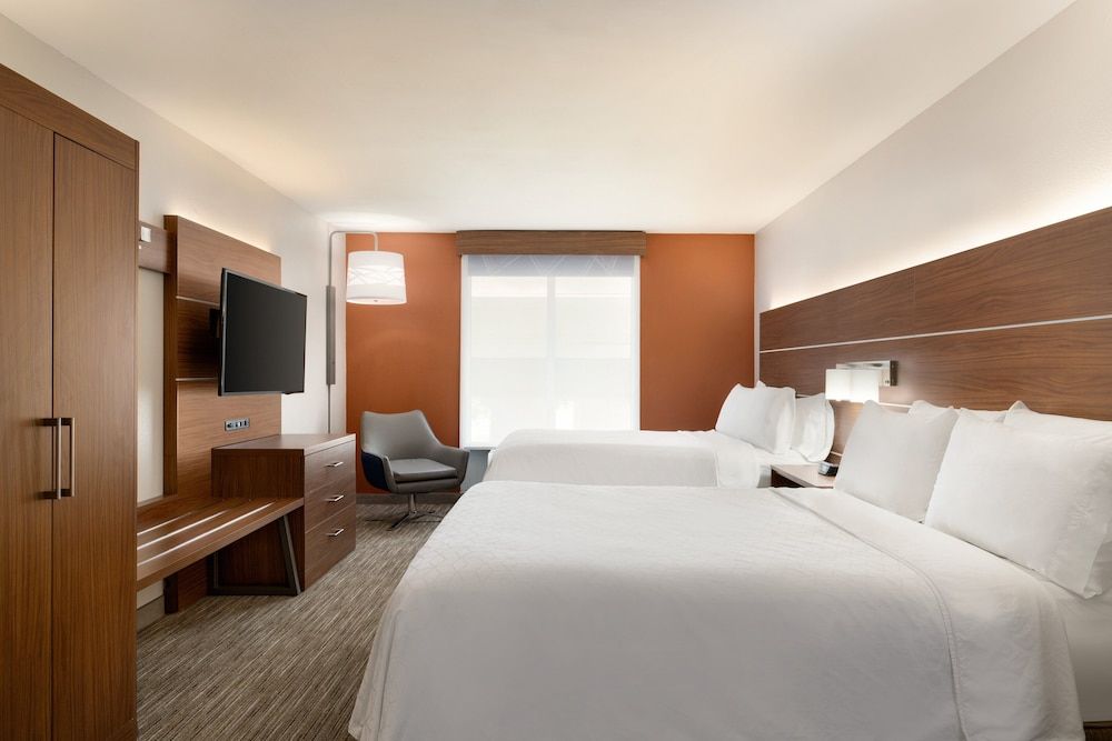 Standard Room, 2 Queen Beds, Mobility Accessible (Accessible Tub)