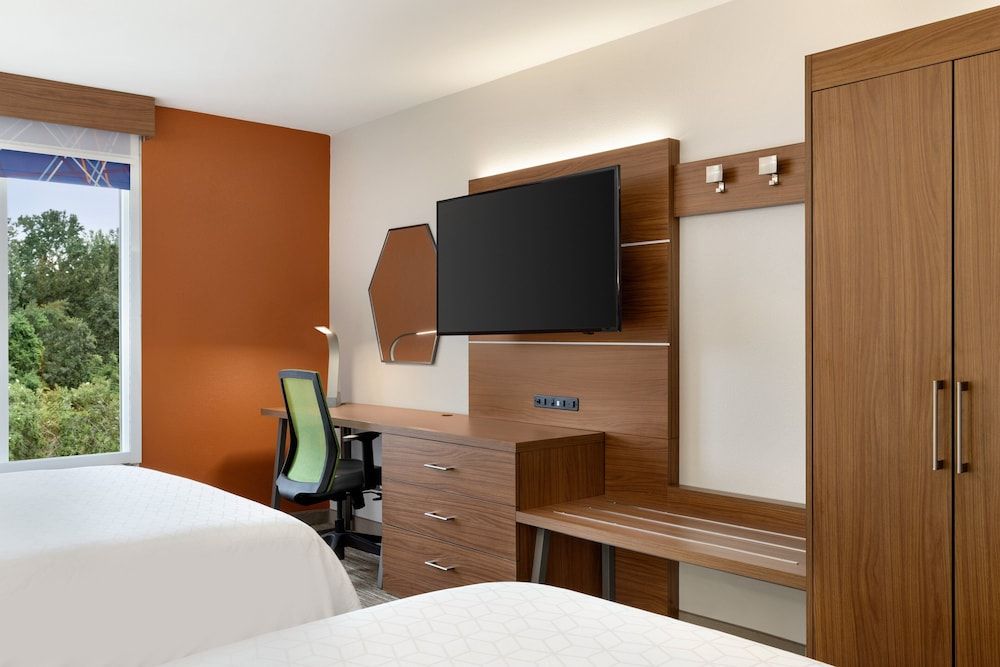 Standard Room, 2 Queen Beds, Mobility Accessible (Accessible Tub)