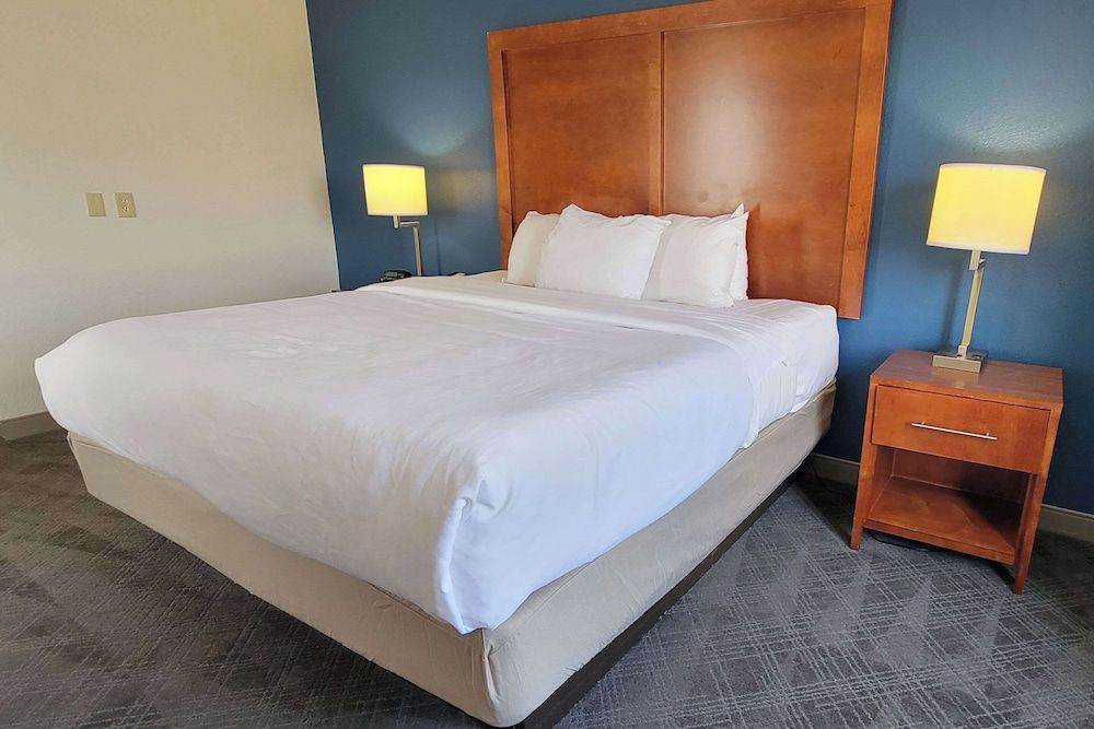 Standard Room, 1 King Bed