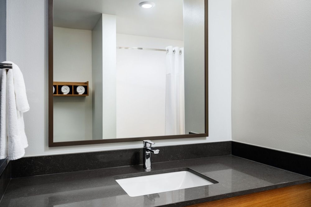 Suite, 1 Bedroom, Non Smoking (Mobility/Hearing Accessible, Tub)