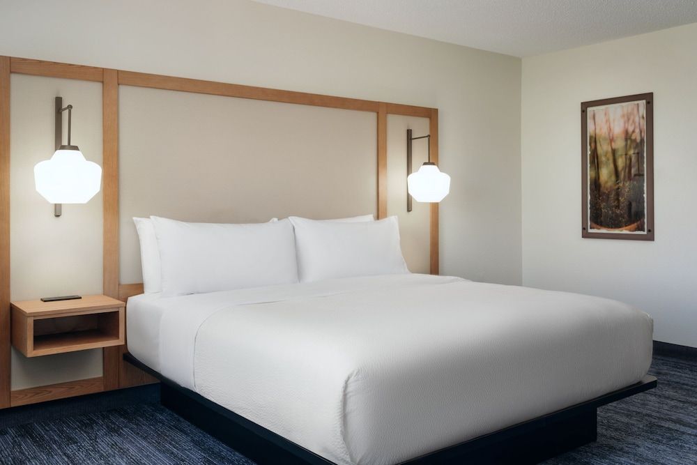 Room, 1 King Bed, Non Smoking (Hearing Accessible)