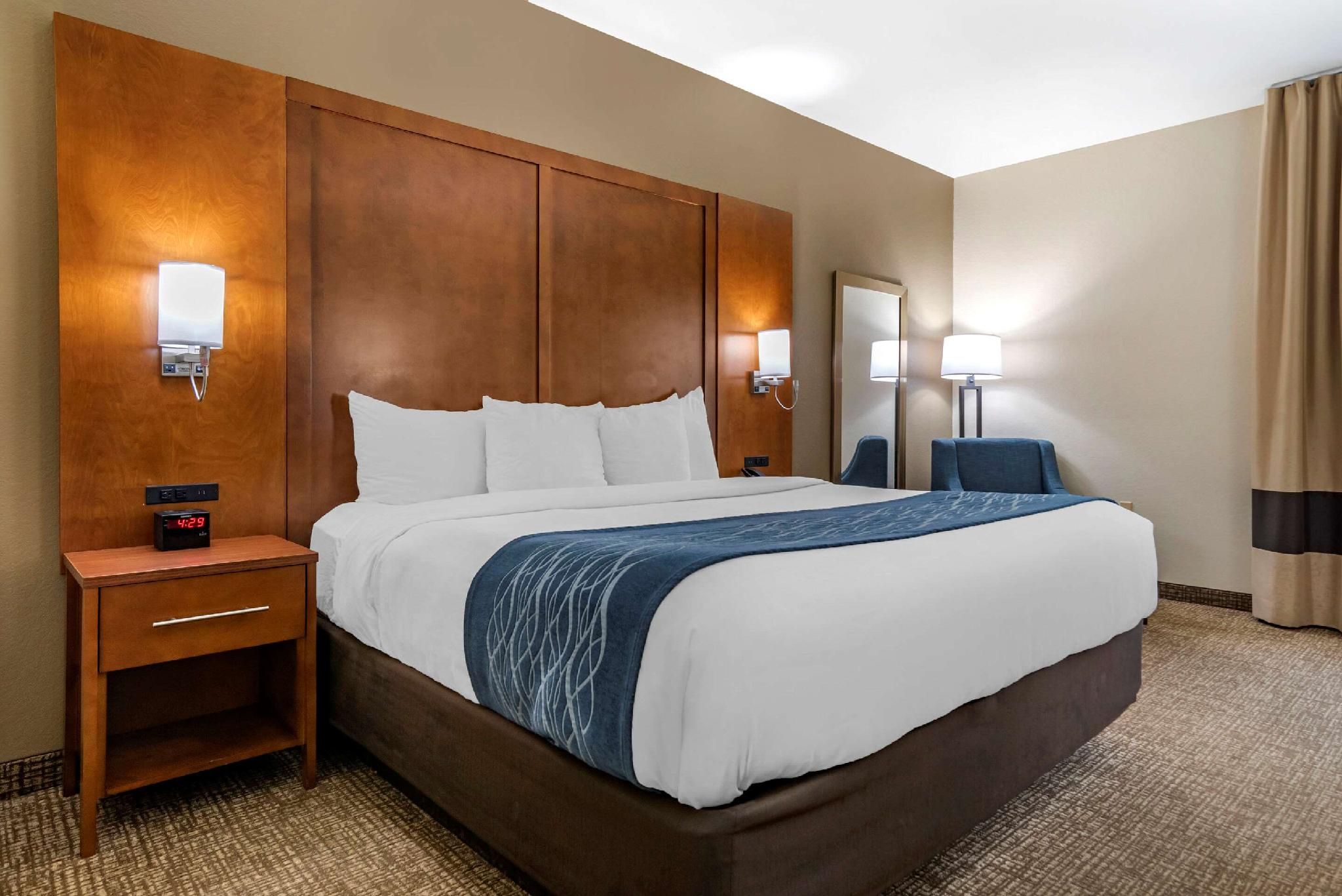 1 King Bed, No smoking, Accessible