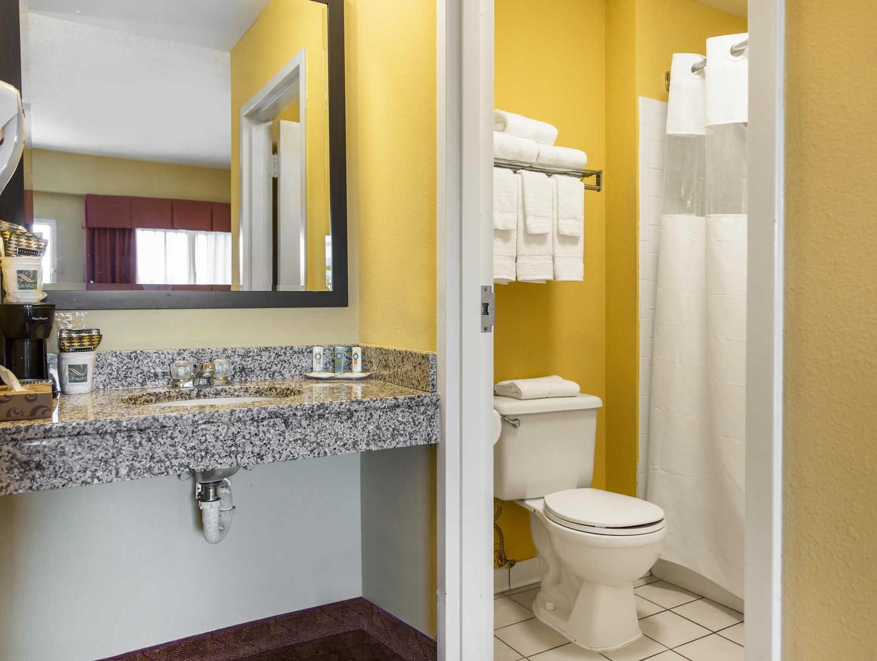 Quality Inn Calera I-65 exit 231 2 Double Beds, Smoking 3