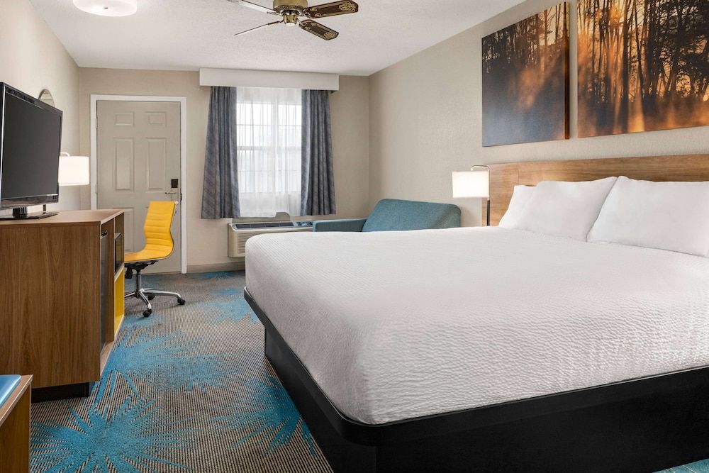 Standard Room, 1 King Bed