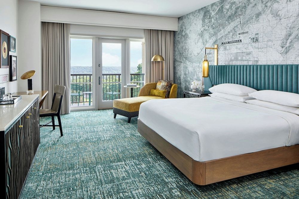 Room, 1 King Bed, Non Smoking, Pool View (Hearing Accessible)