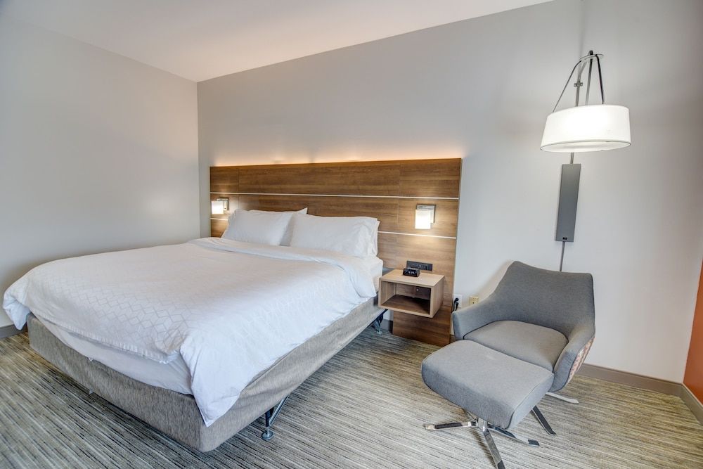 Standard Room, 1 King Bed, Accessible (Mobility Tub)