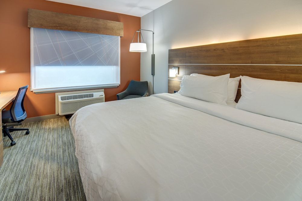 Standard Room, 1 King Bed (Extra Floor Space)