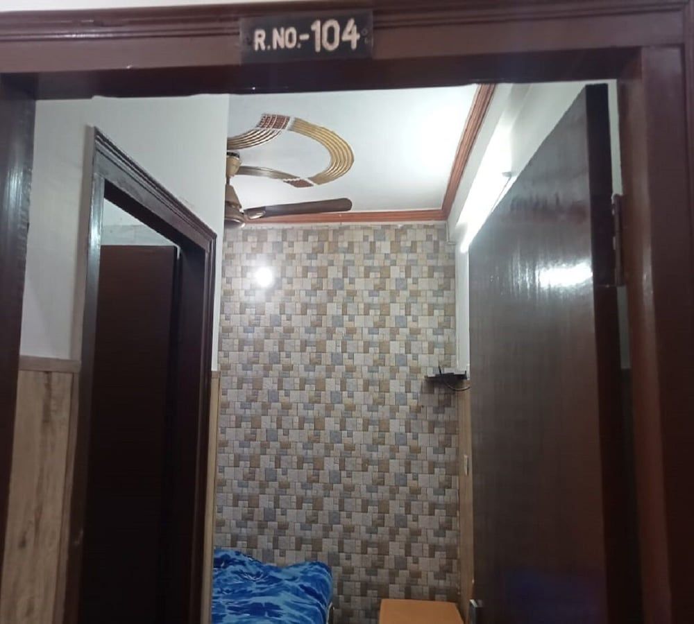 Hotel Galaxy, Lansdowne Standard Room 15