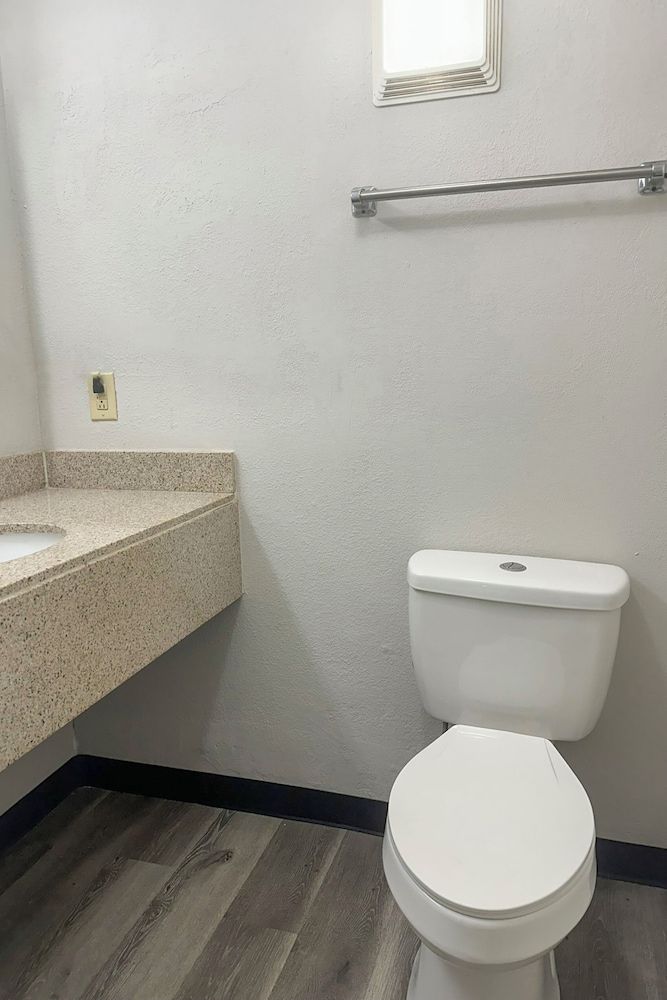 Regal Inn Guntersville By OYO Hwy 431 Room, 1 King Bed, Non Smoking 6