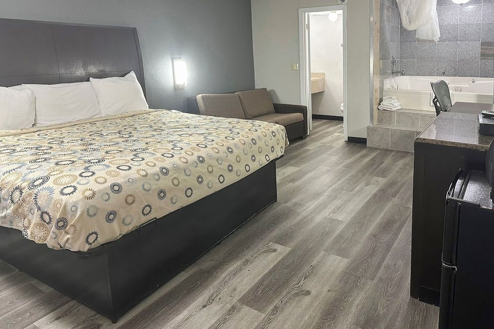 Regal Inn Guntersville By OYO Hwy 431 Room, 1 King Bed, Non Smoking 5