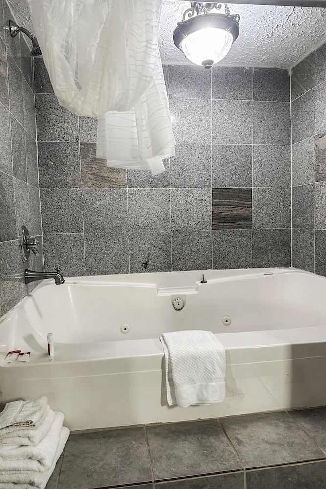 Regal Inn Guntersville By OYO Hwy 431 Room, 1 King Bed, Non Smoking 8