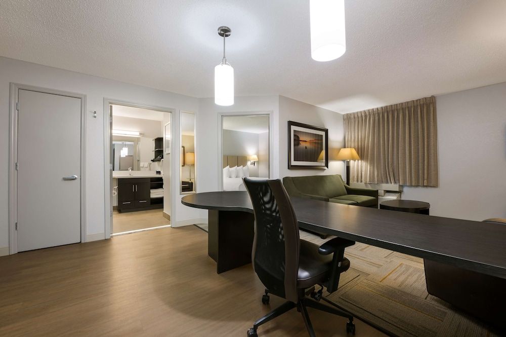 Suite, 1 Queen Bed, Accessible (Mobility Roll in Shower One Bedroom)