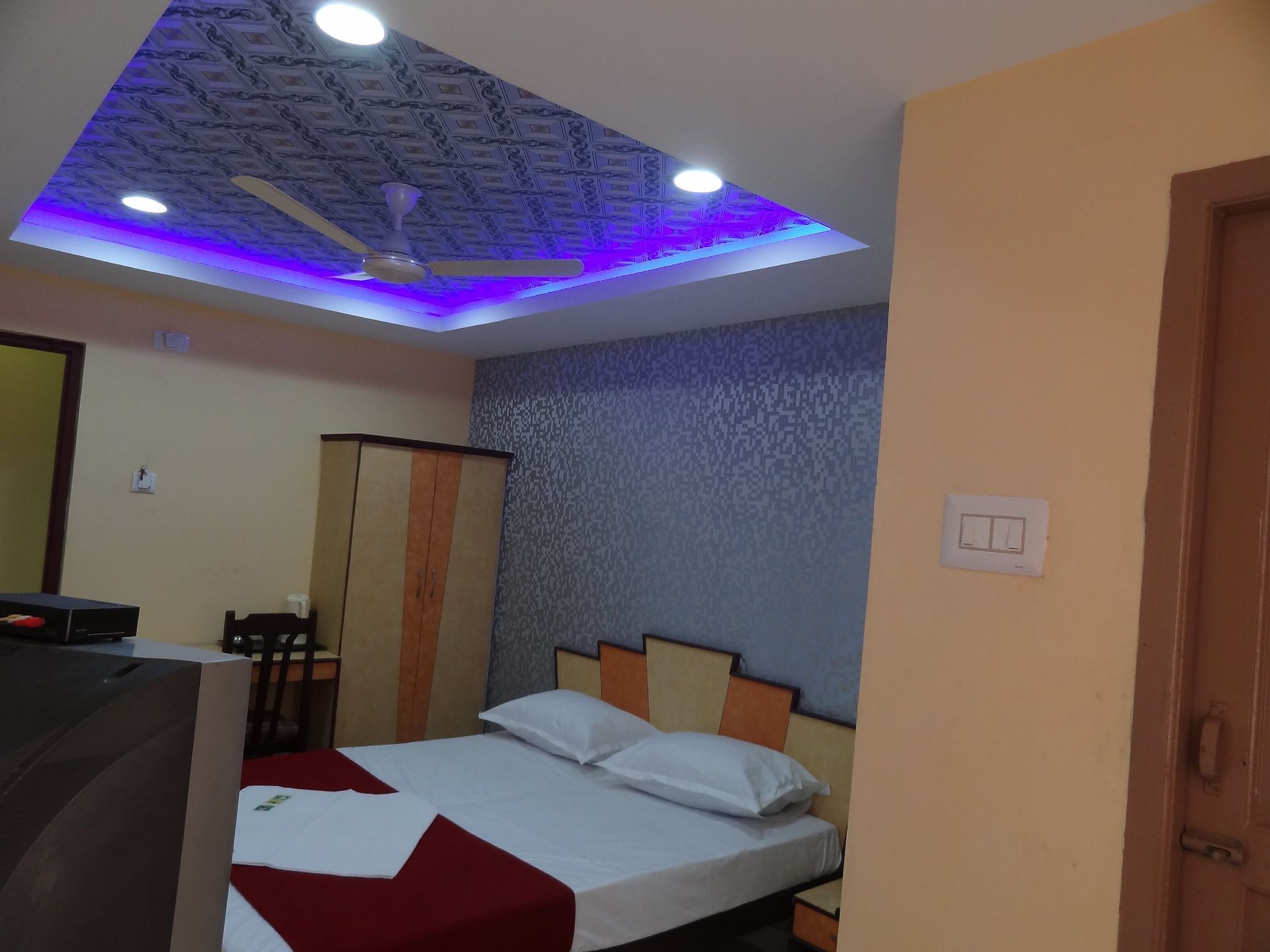 Hotel Kanhaiya Palace Deluxe Room 3