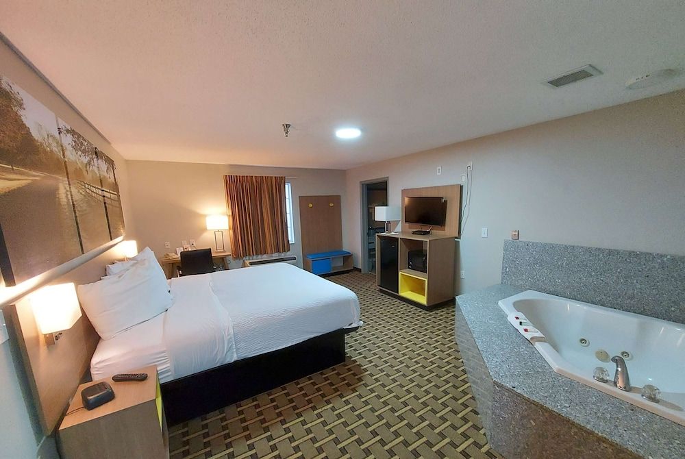 Deluxe Suite, 1 King Bed