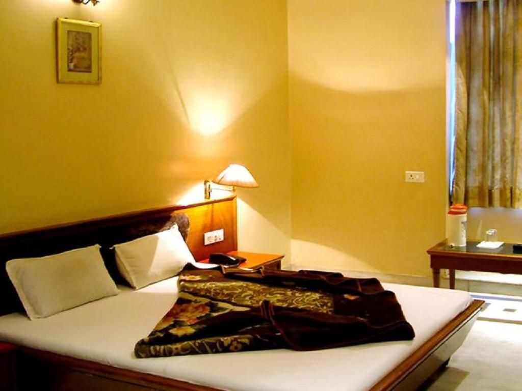 Hotel Ambaji International A/C Deluxe Double Bed Room 3