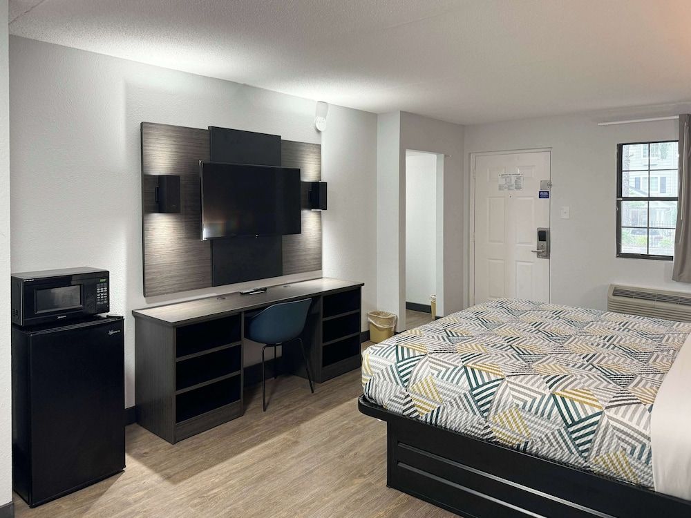 Standard Suite, 1 King Bed, Non Smoking, Refrigerator & Microwave
