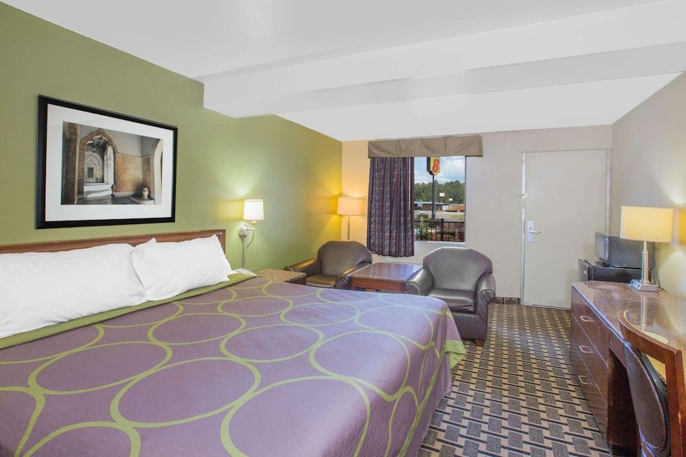 Room, 1 King Bed, Refrigerator, Poolside
