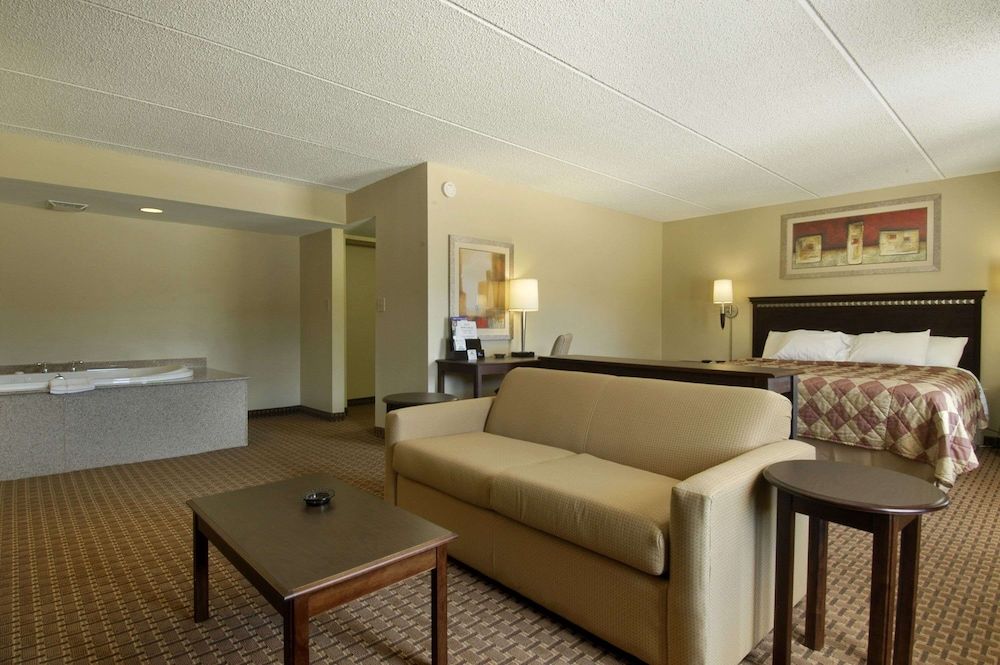 Room, 1 King Bed, Hot Tub