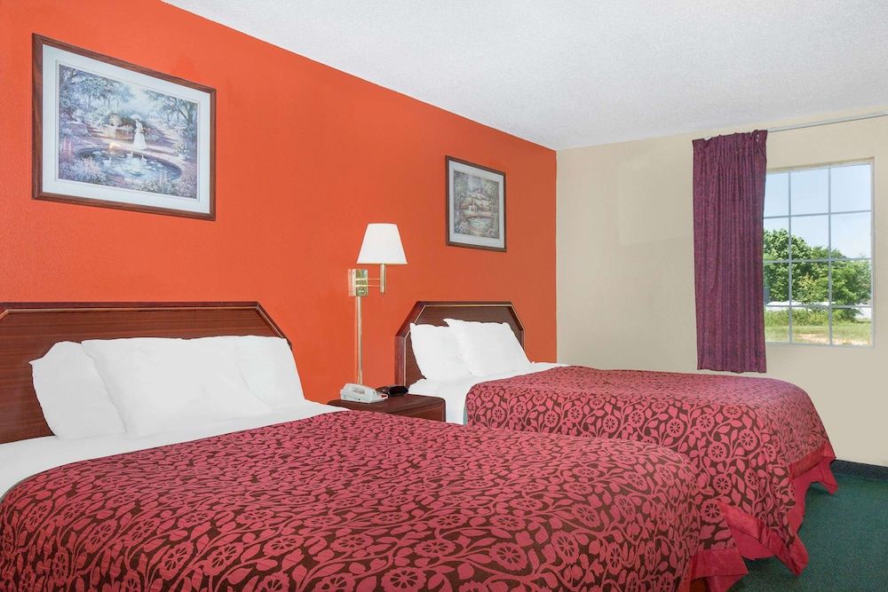 Standard Room, 2 Queen Beds, Accessible, Smoking