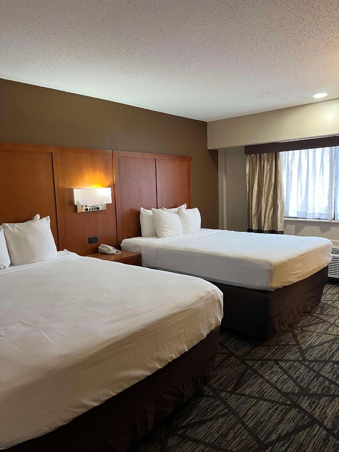 2 queen beds, nonsmoking