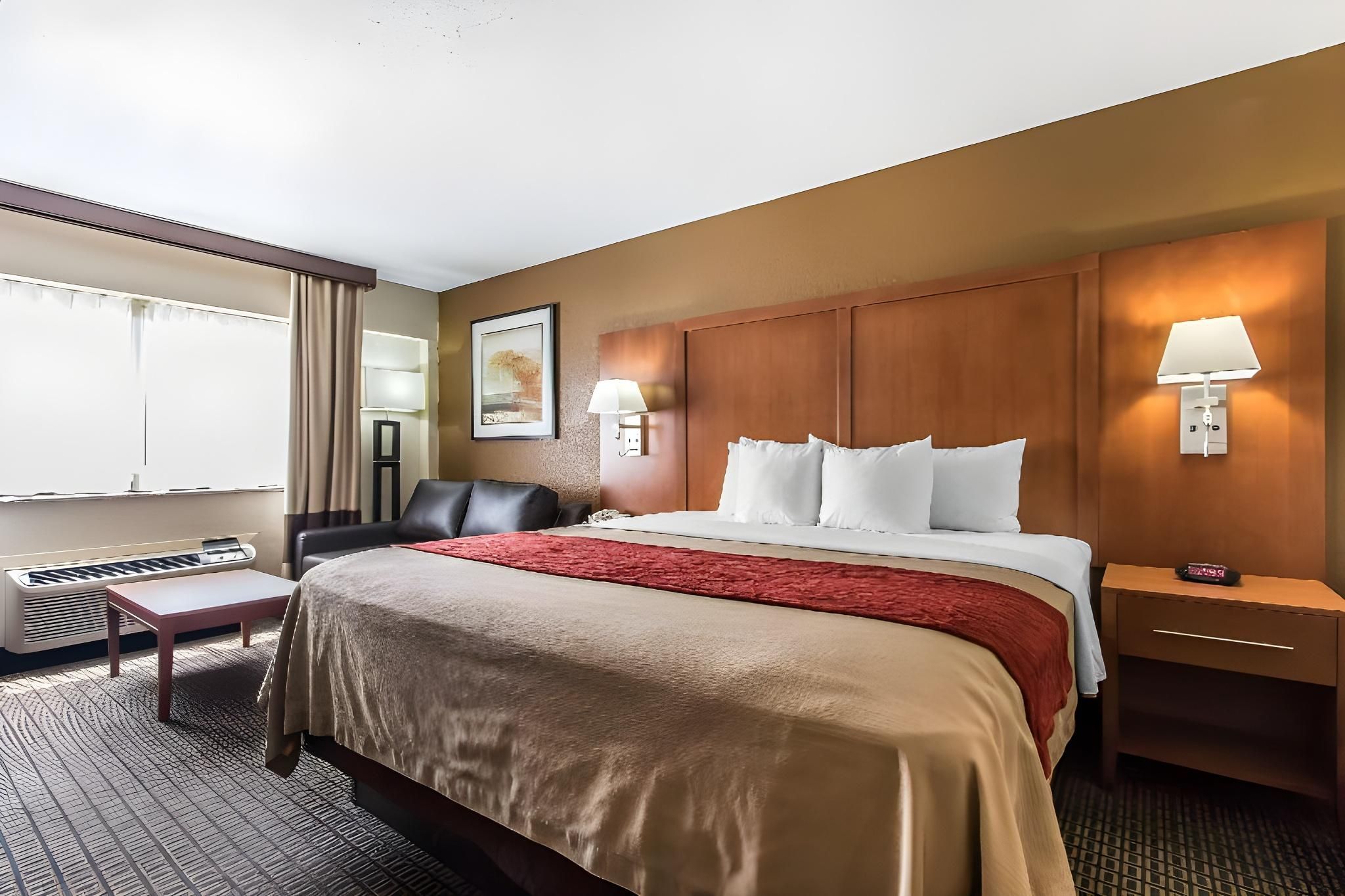 1 King Bed, Nonsmoking