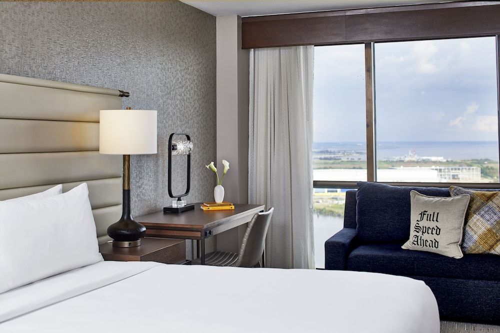 Deluxe Room, 1 King Bed, Non Smoking, River View