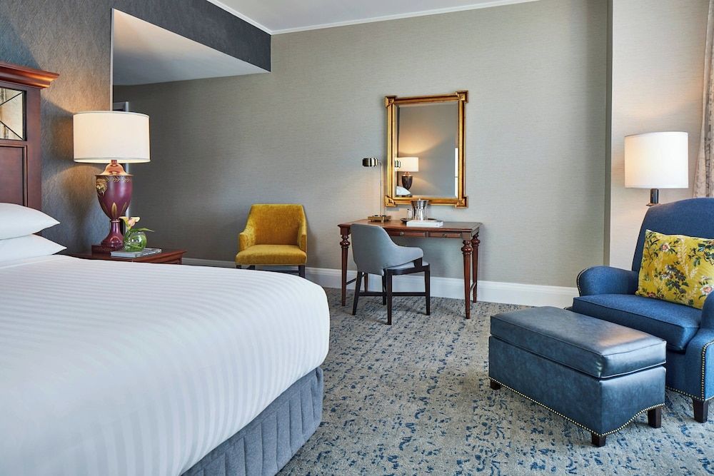 Room, 1 King Bed, Balcony, Corner