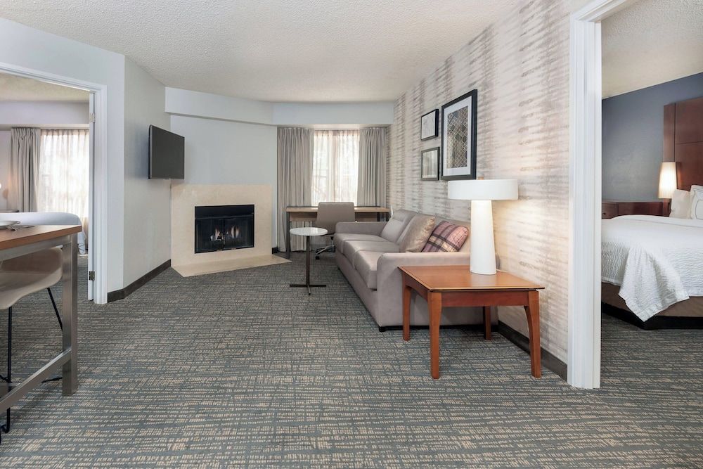 Suite, 2 Bedrooms, Smoking, Fireplace