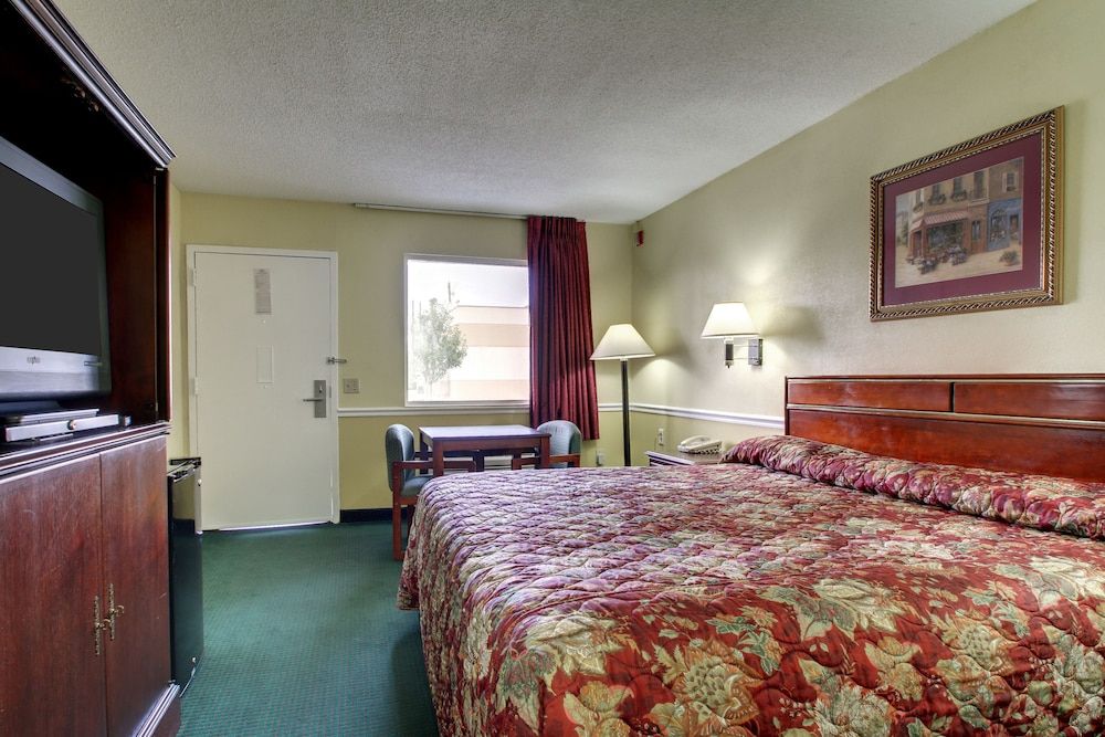 Standard Room, 1 King Bed, Smoking