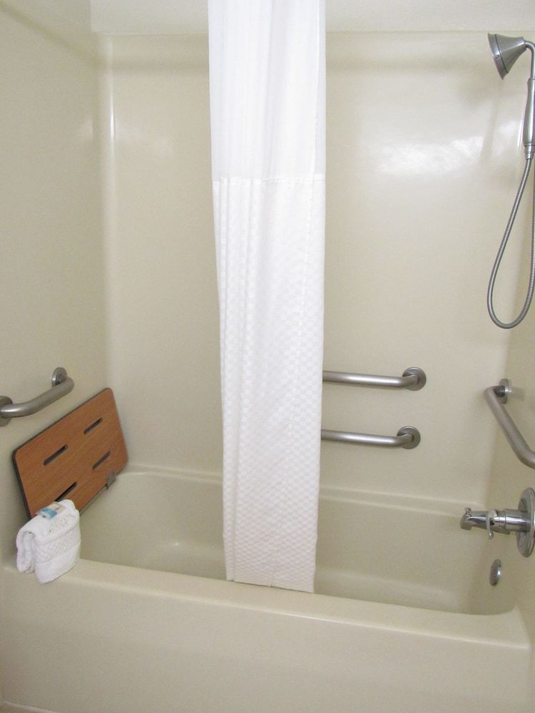 Standard Room, 1 King Bed, Accessible, Non Smoking