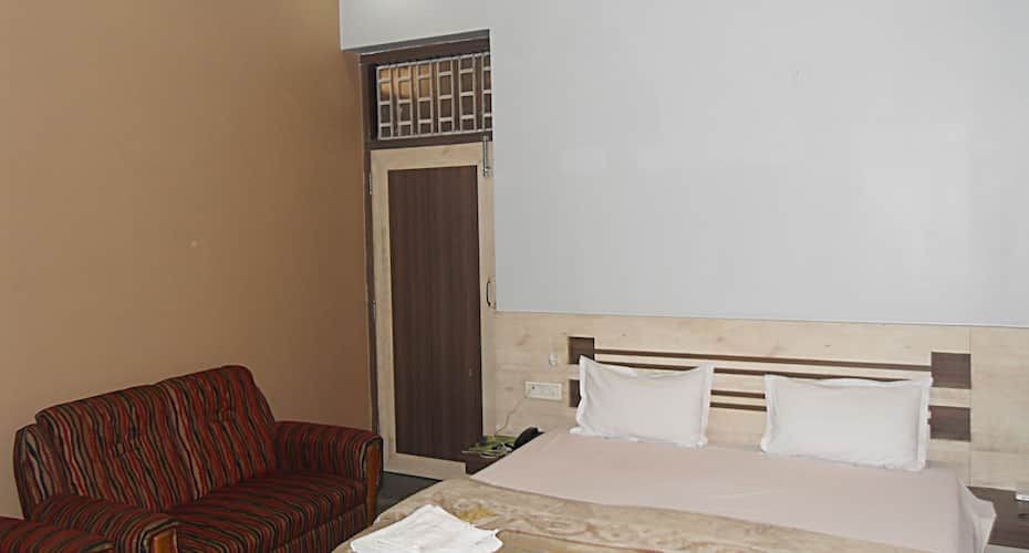 Deluxe Double Bedroom