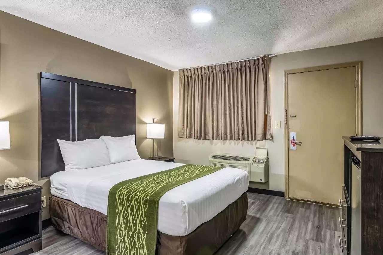 Accessible 1 King Bed Non Smoking