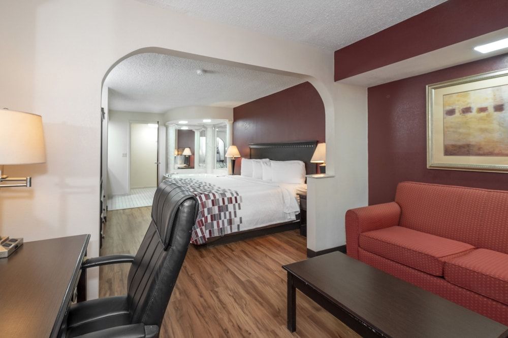 Standard Suite, 1 King Bed, Non Smoking, Jetted Tub