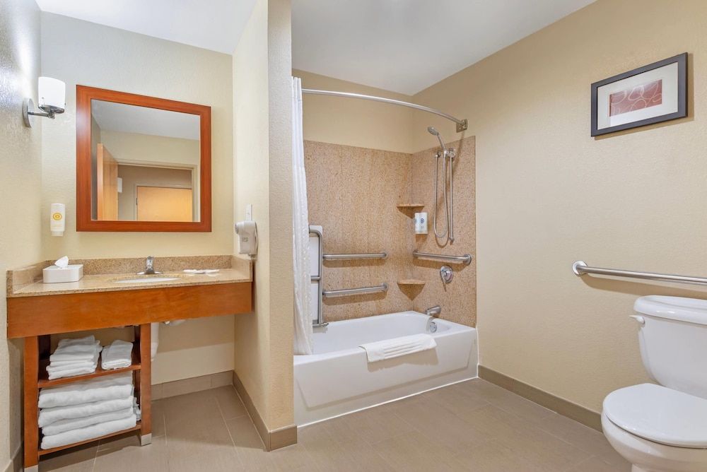 Suite, 1 King Bed, Accessible, Non Smoking