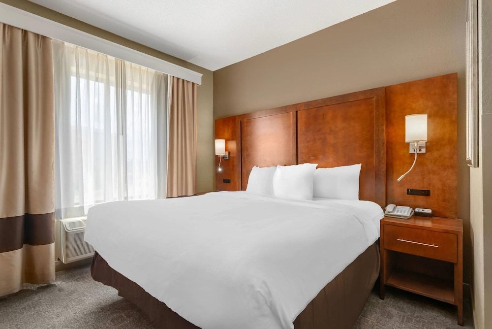Suite, 1 King Bed, Non Smoking