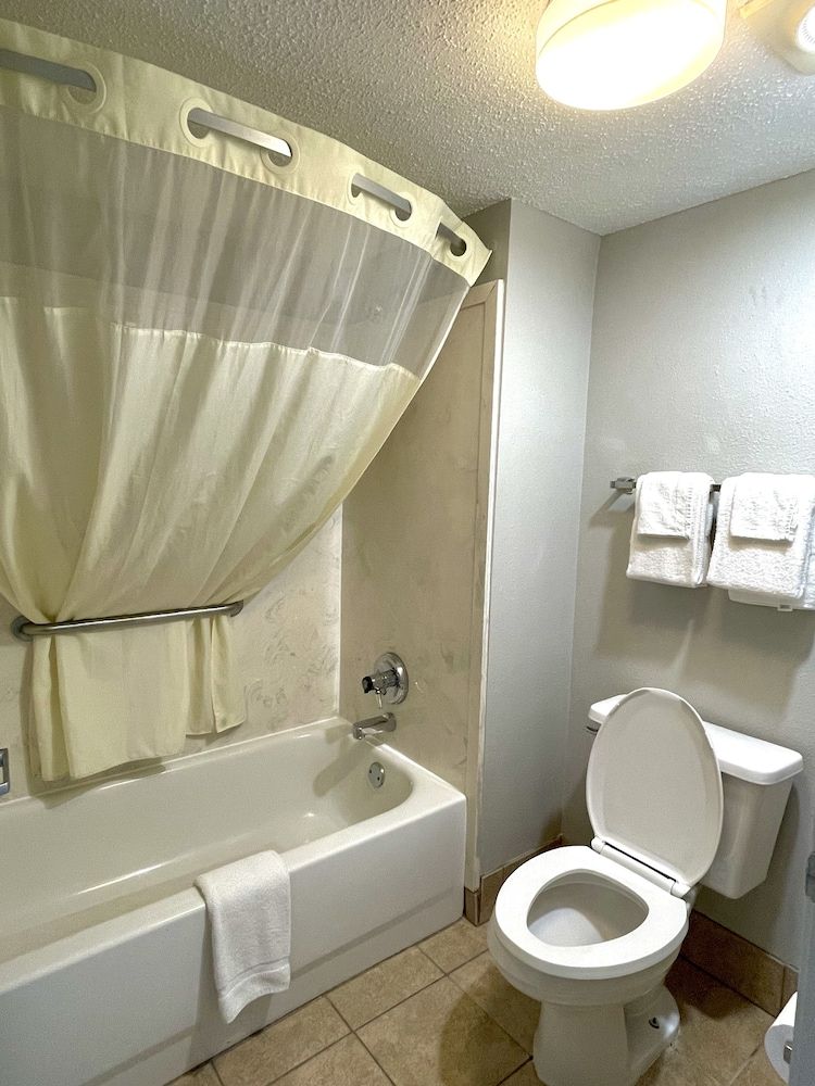 Luxury Inn and Suites Double Room, 2 Queen Beds, Non Smoking 3