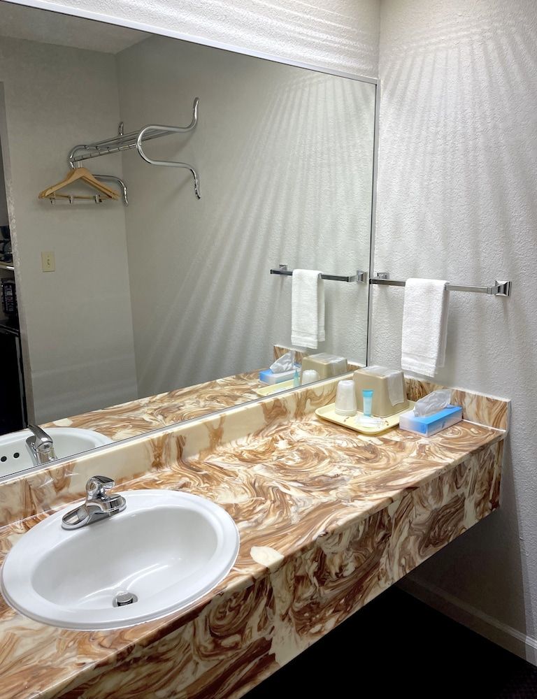 Luxury Inn and Suites Double Room, 2 Queen Beds, Non Smoking 5