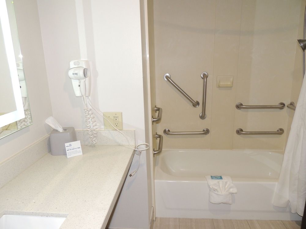 Standard Room, 1 King Bed, Accessible (Mobility, Accessible Tub)