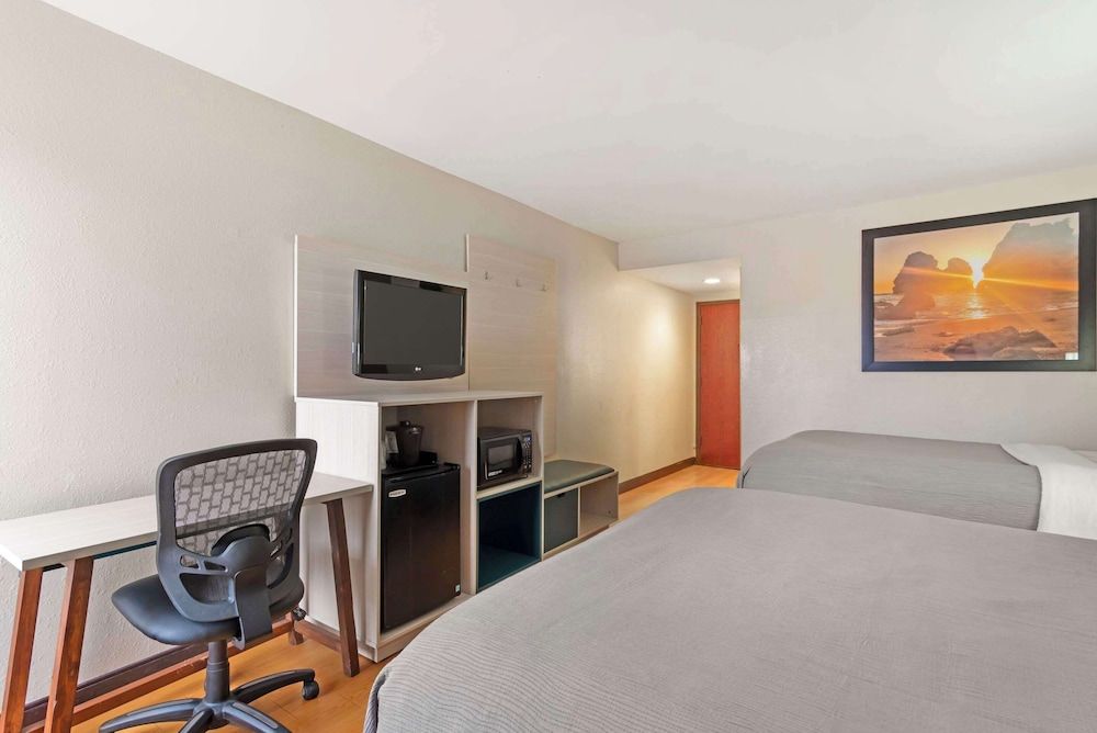 Room, 2 Queen Beds, Non Smoking
