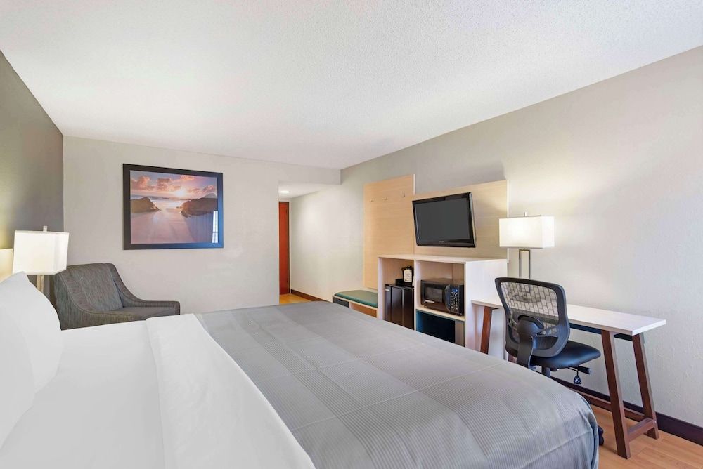 Standard Room, 1 King Bed, Non Smoking