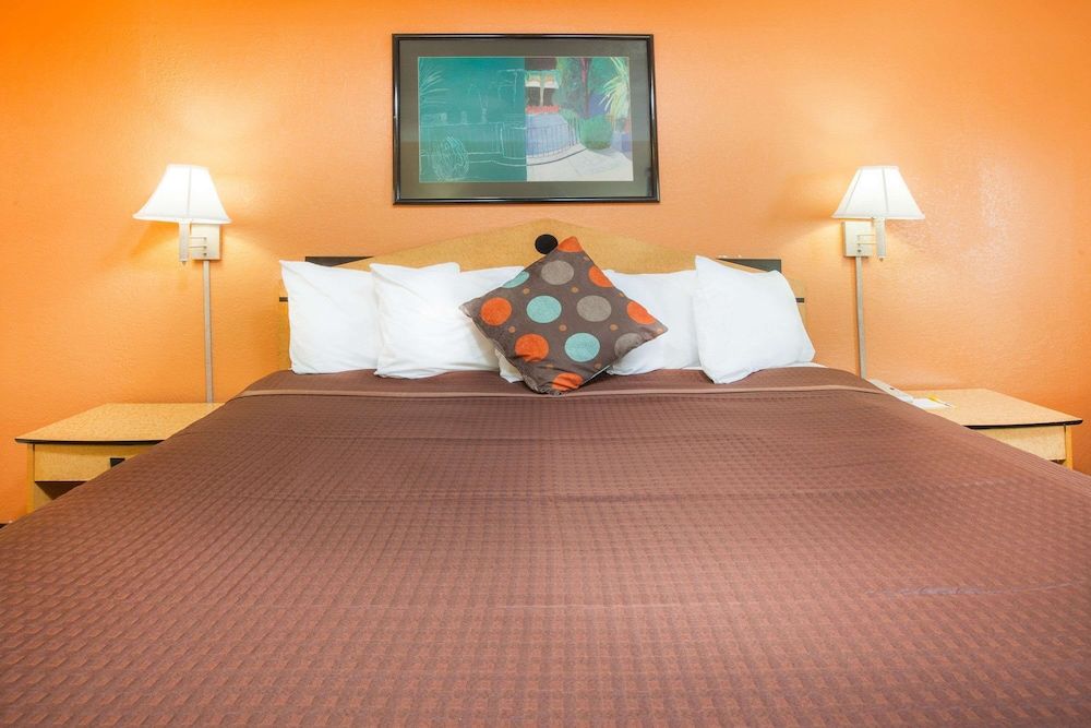 Standard Room, 1 King Bed, Smoking