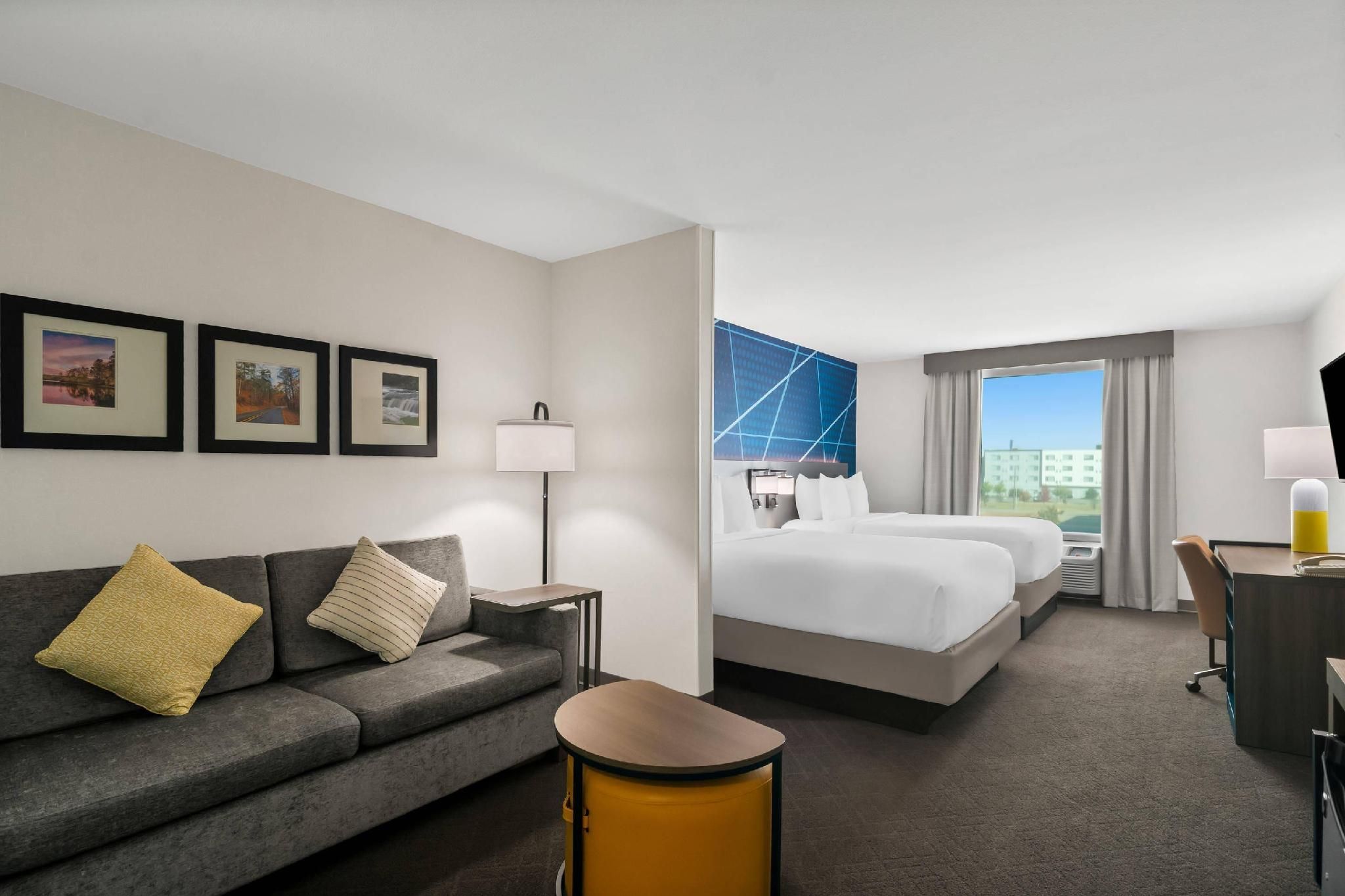 Suite 2 Queen Beds
