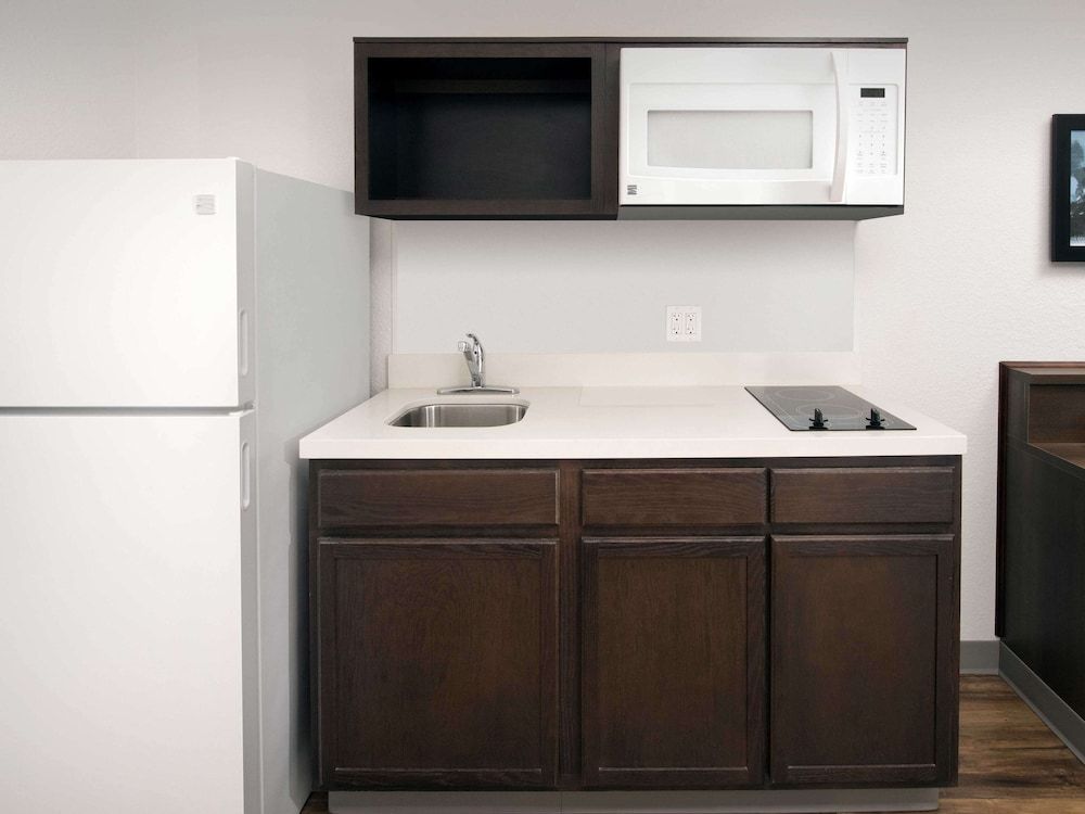 Extended Stay America Select Suites - Bentonville Deluxe Studio, 1 Queen Bed with Sofa bed, Accessible, Non Smoking 3