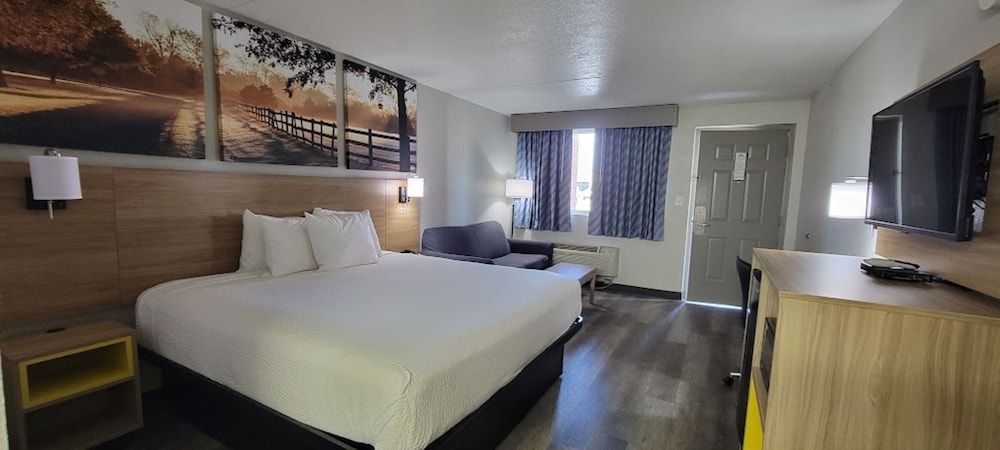 Room, 1 King Bed, Non Smoking
