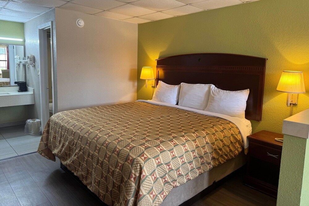 Room, 1 King Bed, Non Smoking