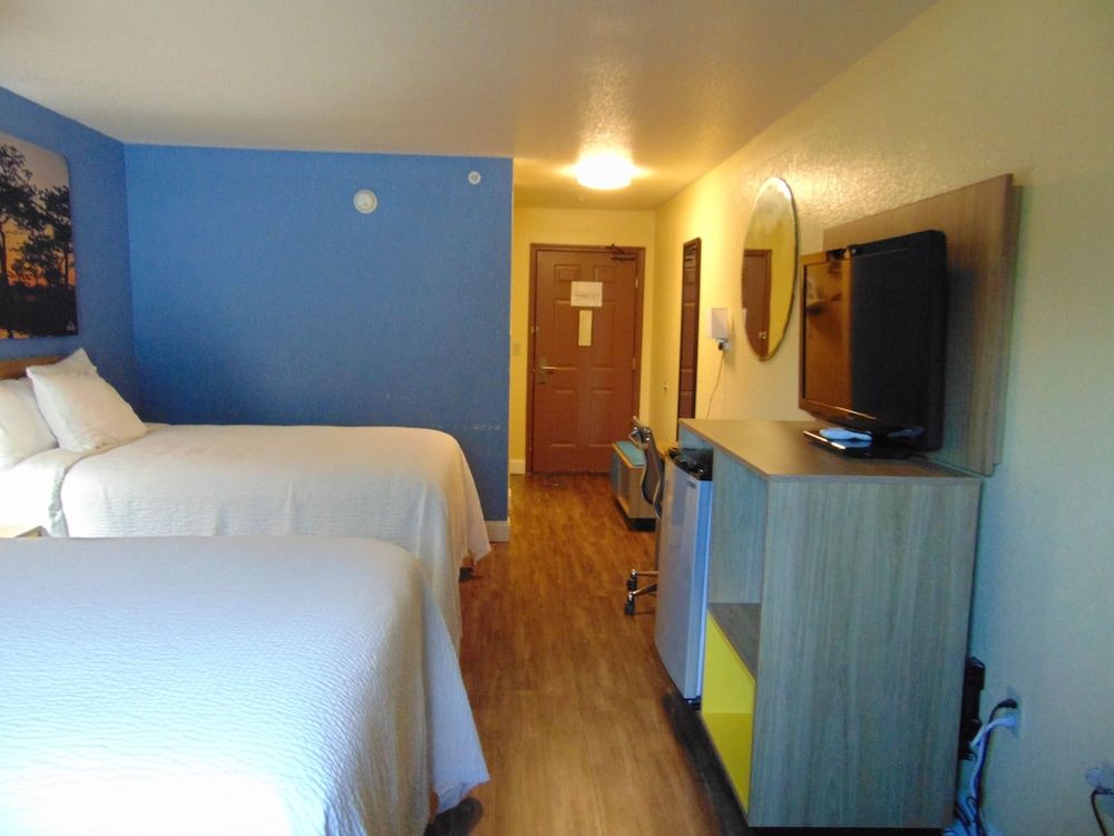 Business Room, 2 Double Beds, Non Smoking (Interior Room)