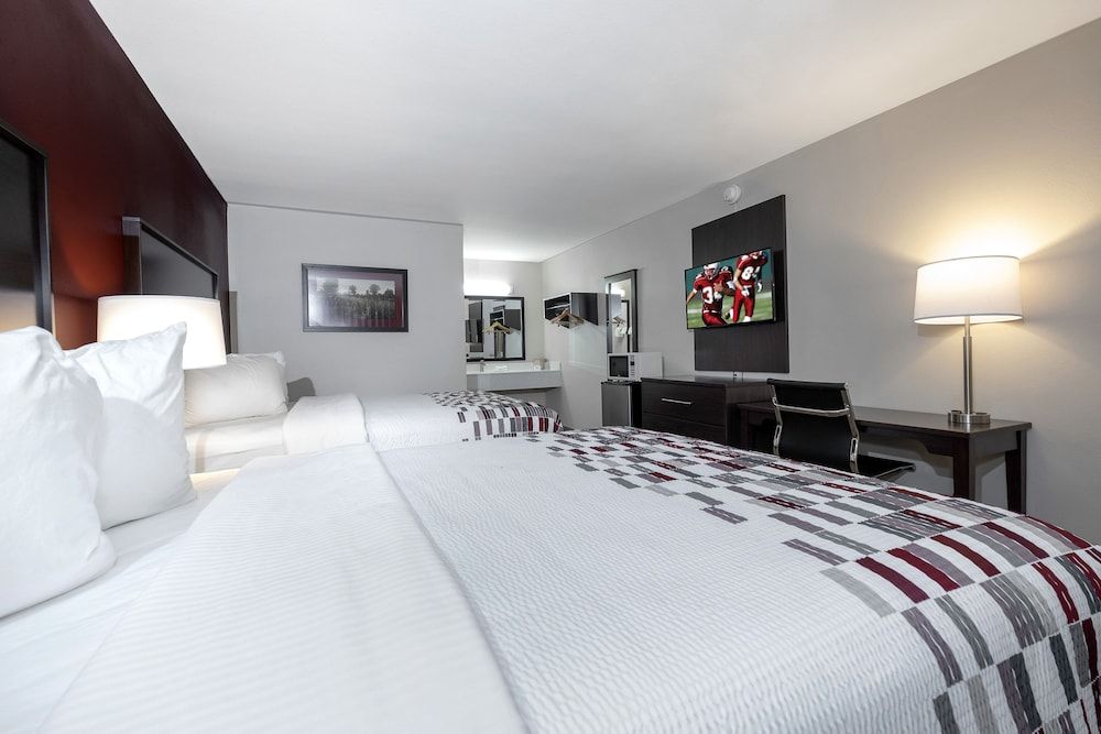 Red Roof Inn Fort Smith Downtown Deluxe Room, 2 Queen Beds, Non Smoking 2