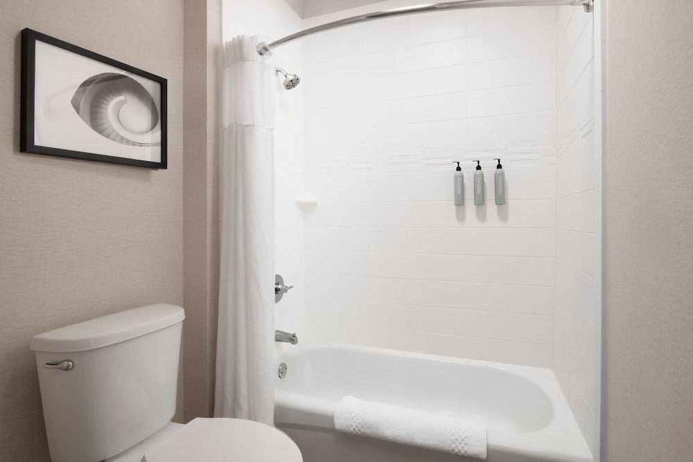 Suite, 2 Bedrooms, Non Smoking (Mobility/Hearing Accessible, Tub)