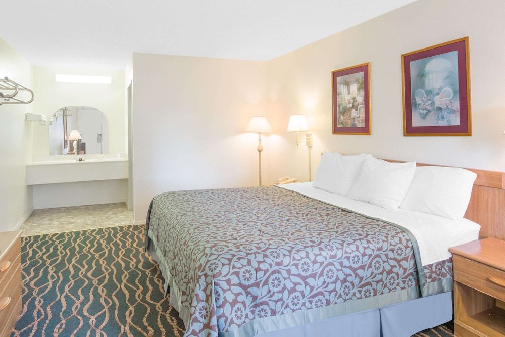 Standard Room, 1 King Bed
